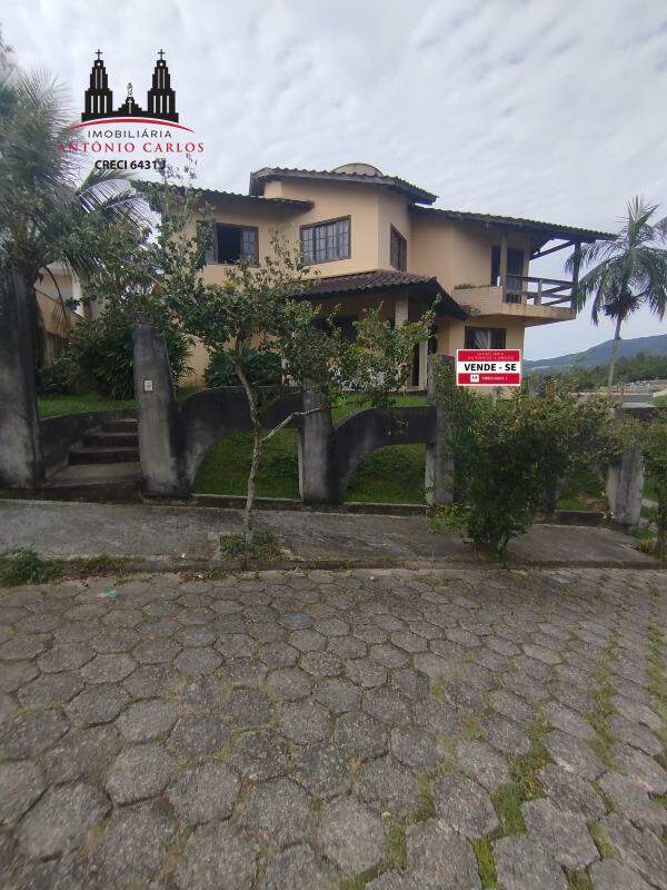Casa à venda no Centro: 