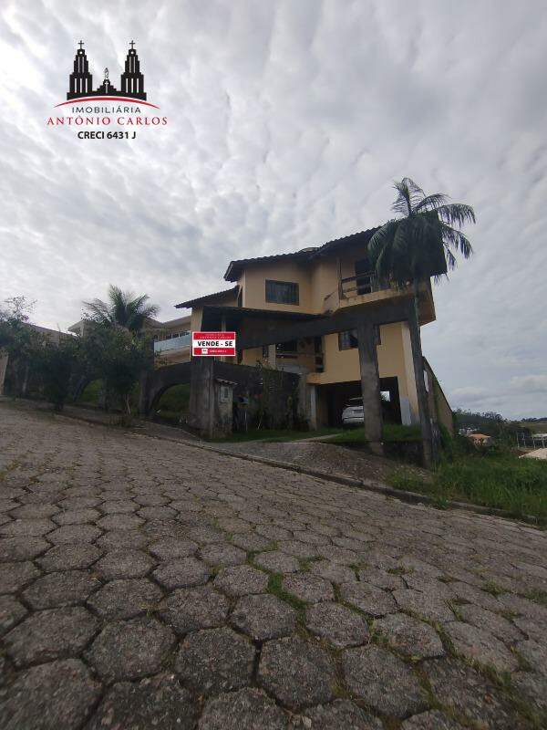Casa à venda no Centro: 