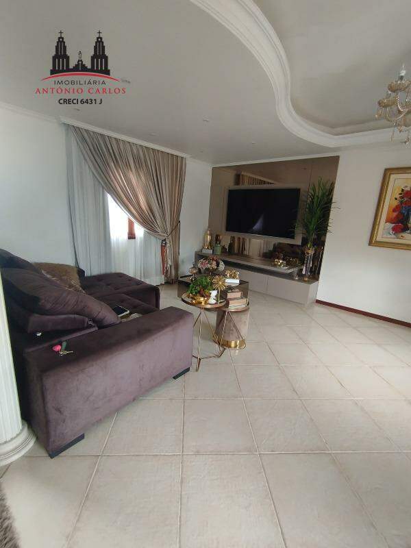 Casa à venda no Centro: 