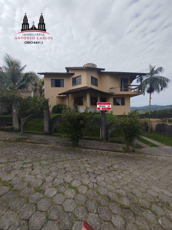 Casa à venda no Centro: 
