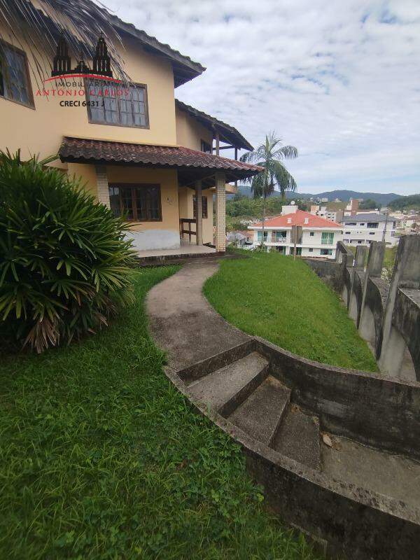 Casa à venda no Centro: 
