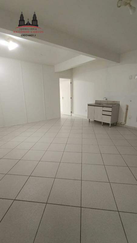 Kitnet para aluguel no Centro: 