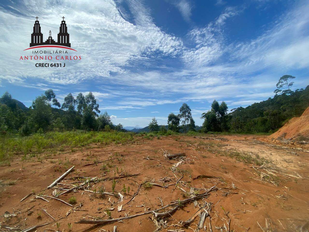 Sítio à venda no Área Rural de Antônio Carlos: 