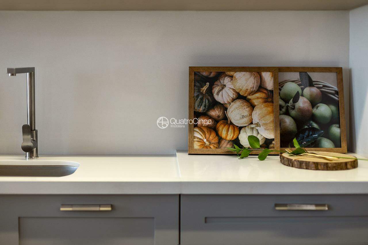 Apartamento à venda 2 quartos, sendo 1 suíte, no bairro Centro em Cascavel Ed. Osmário Saraiva: 