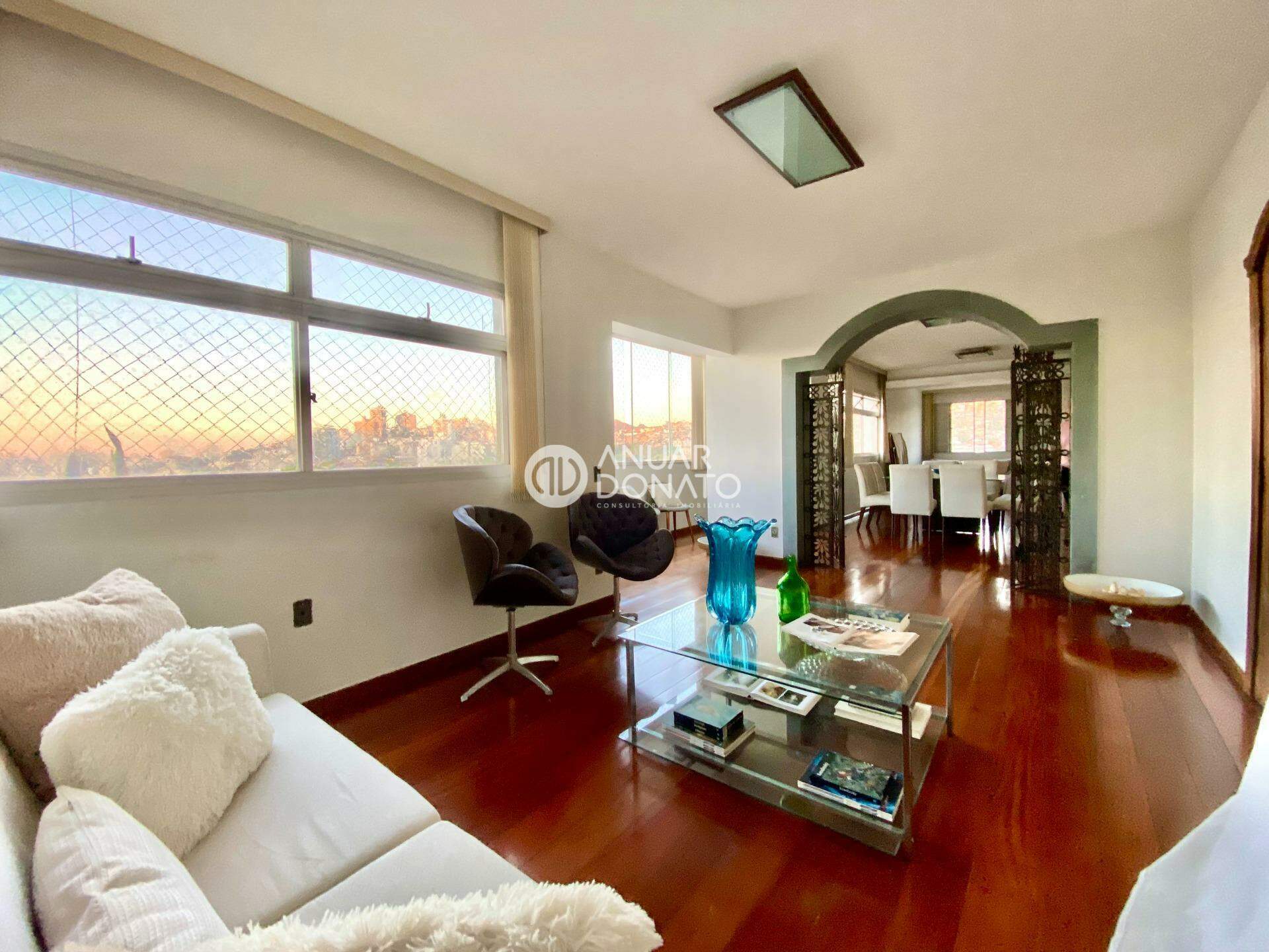 Apartamento com 4 quartos — Vila Paris, Belo Horizonte