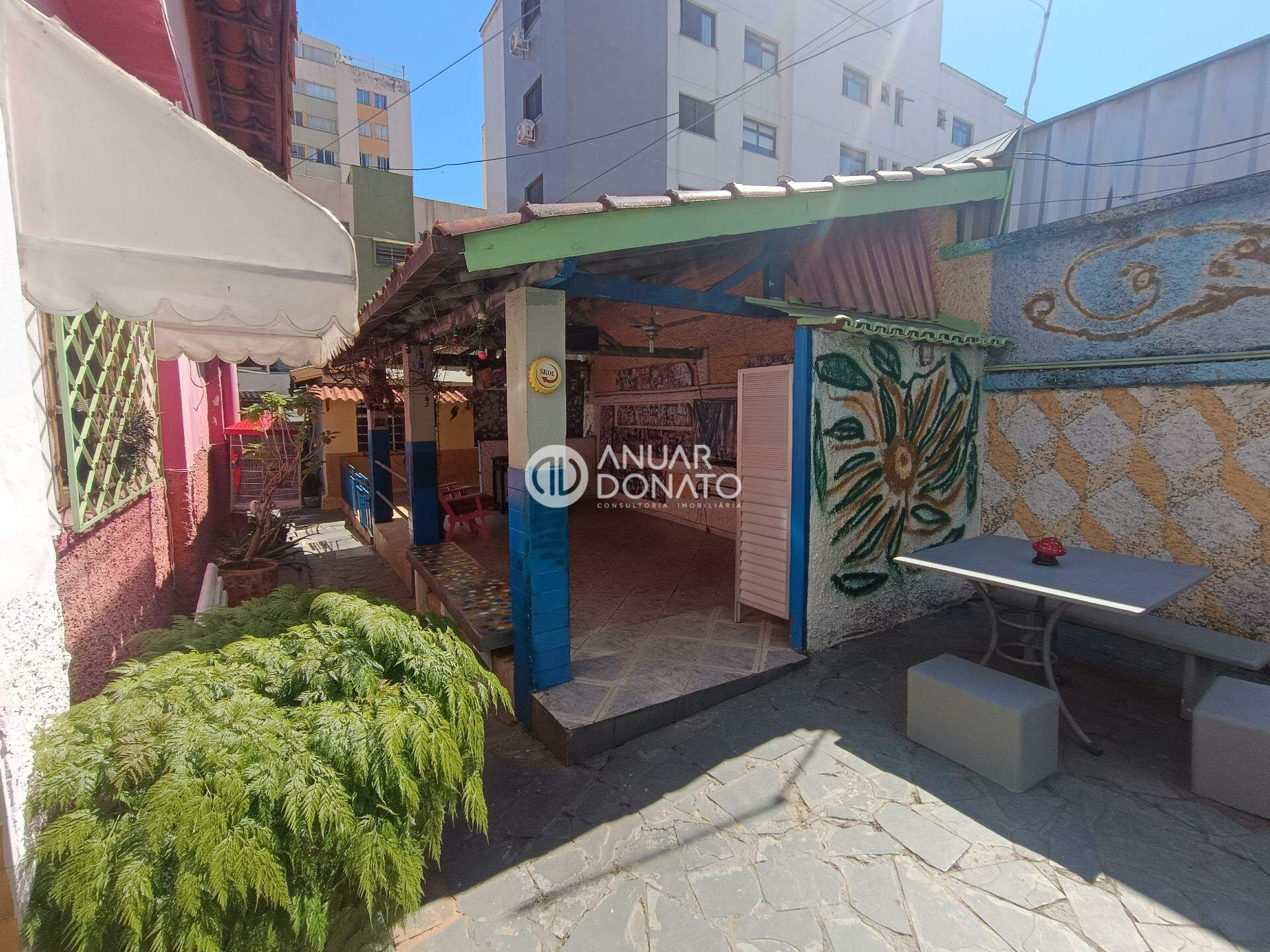 Casa com 13 quartos — Santa Efigênia, Belo Horizonte
