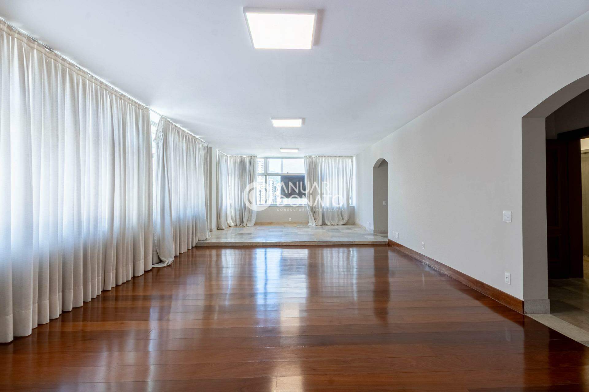 Apartamento com 4 quartos — Lourdes, Belo Horizonte