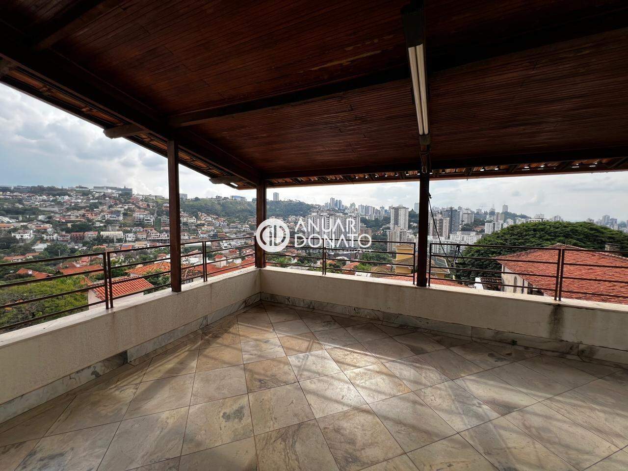 Casa com 5 quartos — Santa Lúcia, Belo Horizonte