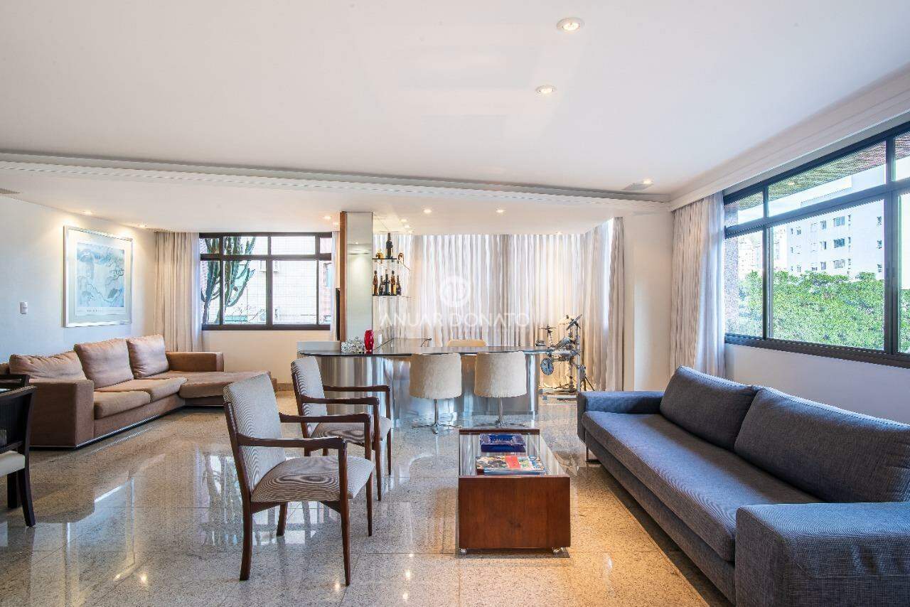 Apartamento com 4 quartos — Santo Antônio, Belo Horizonte