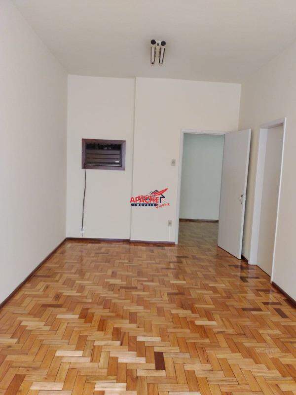 Sala à venda no Centro: 