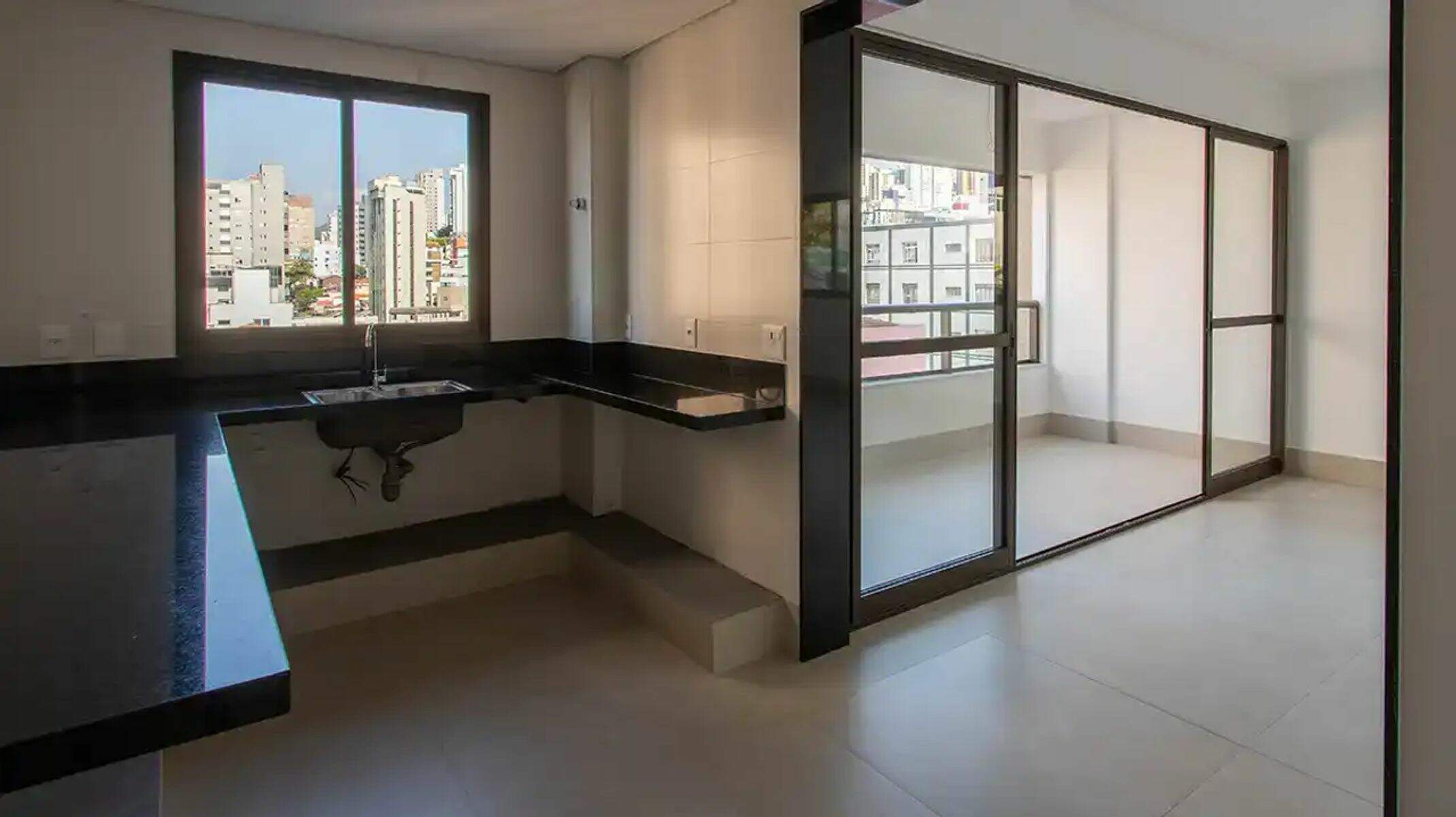 Apartamento à venda no Gutierrez: Cozinha e varanda
