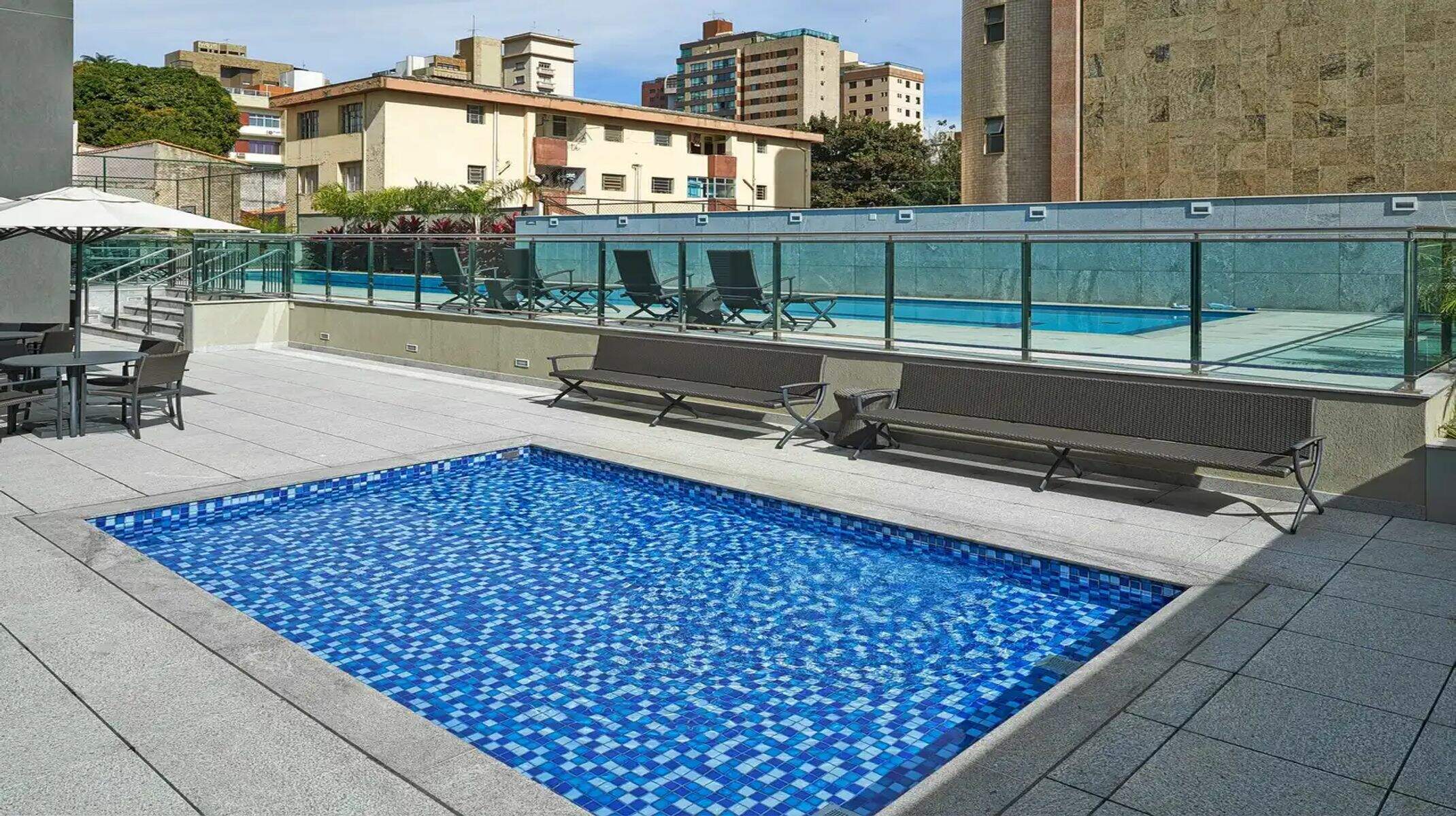 Apartamento à venda no Carmo: Piscina infantil