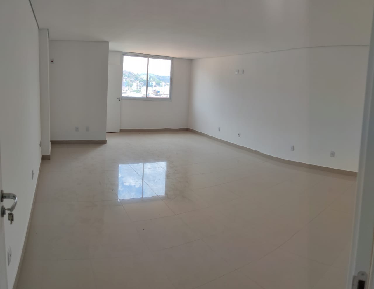 Sala à venda no Guarapiranga: 