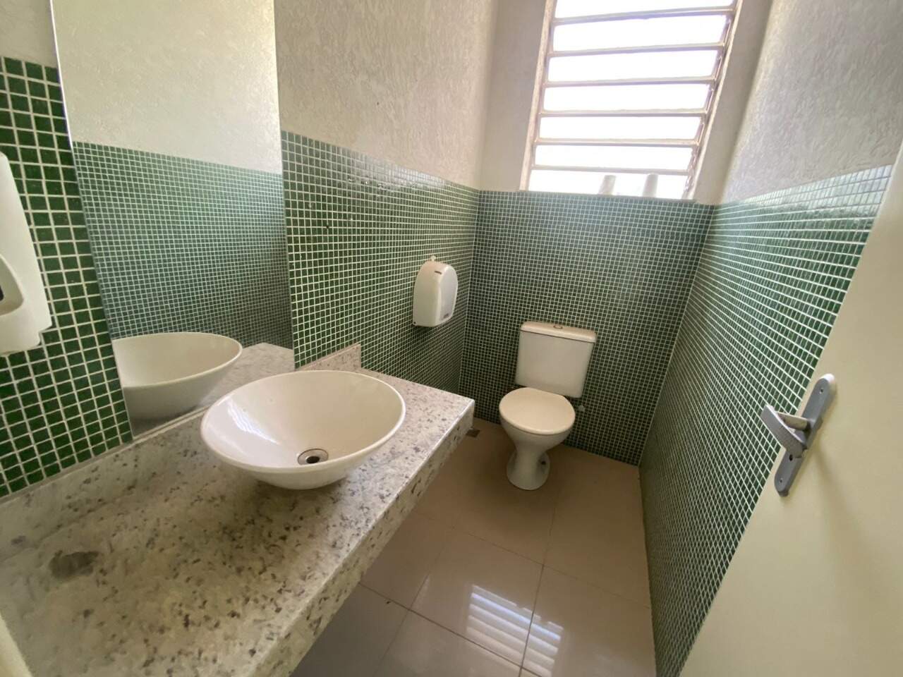 Casa comercial para aluguel no Lourdes: 