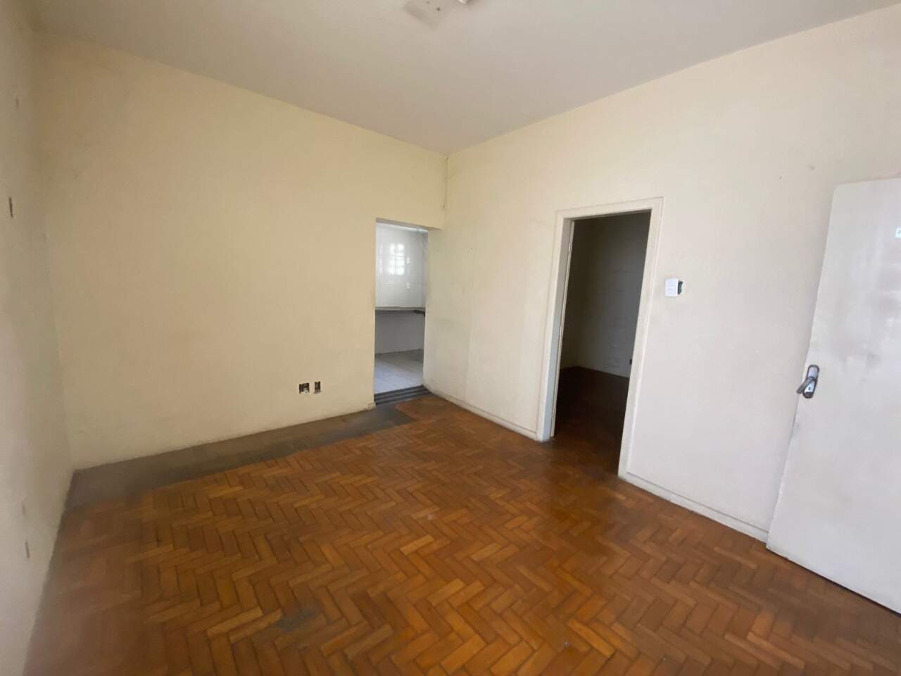 Casa comercial para aluguel no Lourdes: 