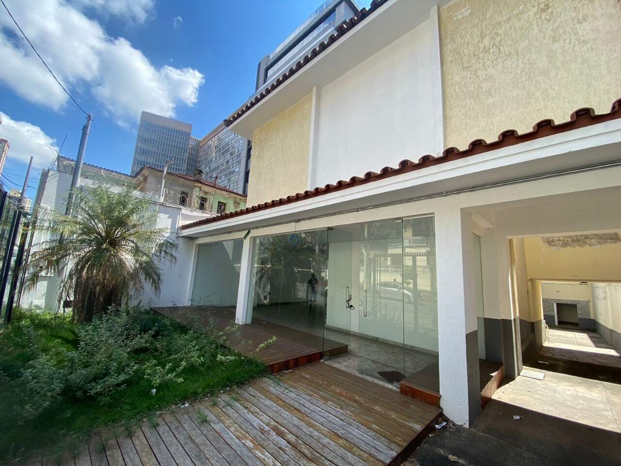 Casa comercial para aluguel no Lourdes: 
