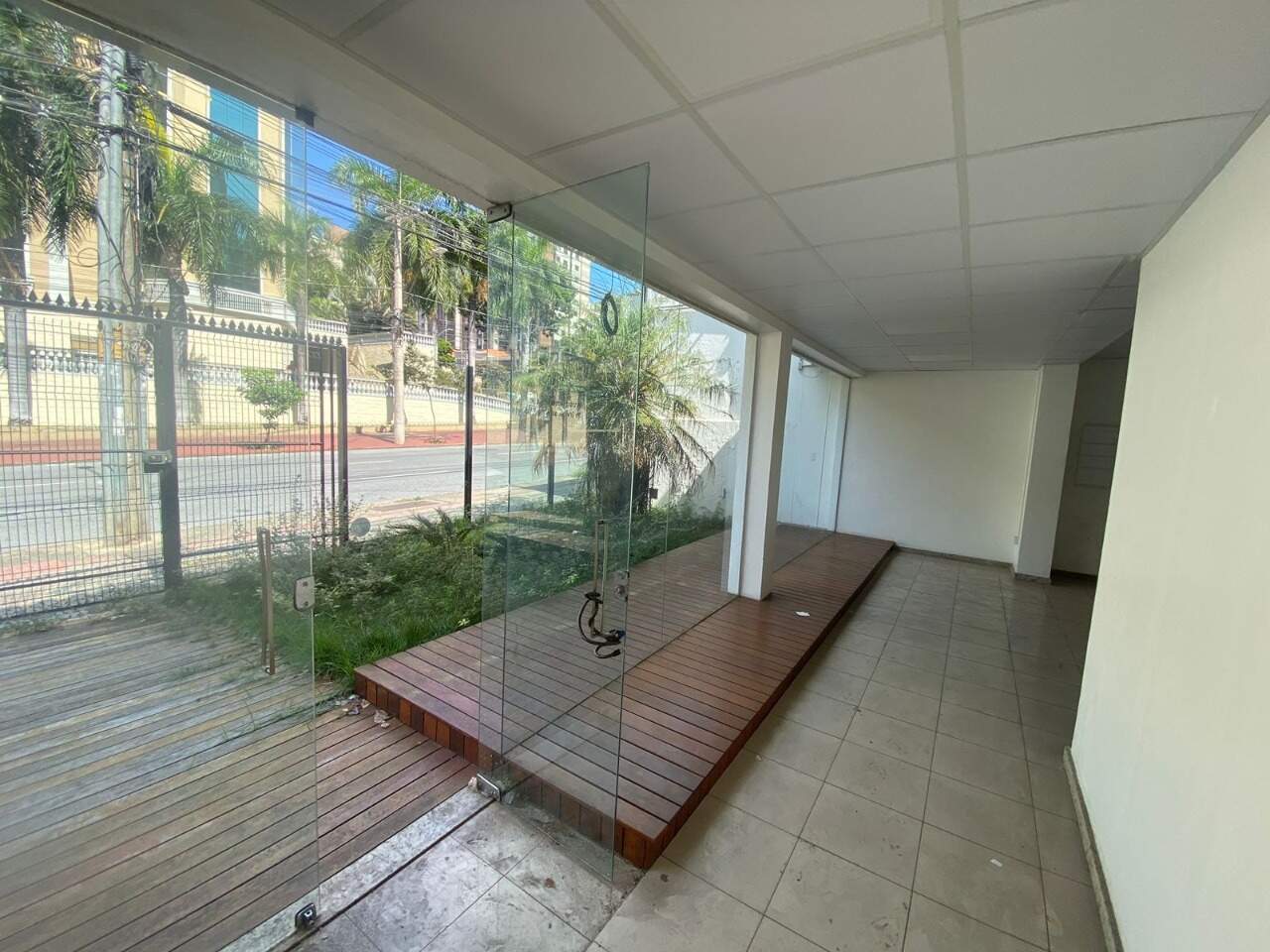 Casa comercial para aluguel no Lourdes: 