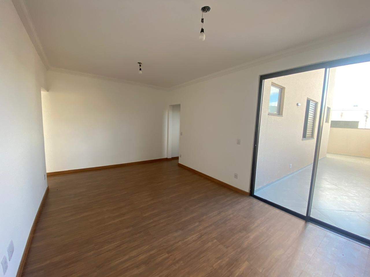 Apartamento com área privativa para aluguel no Centro: 