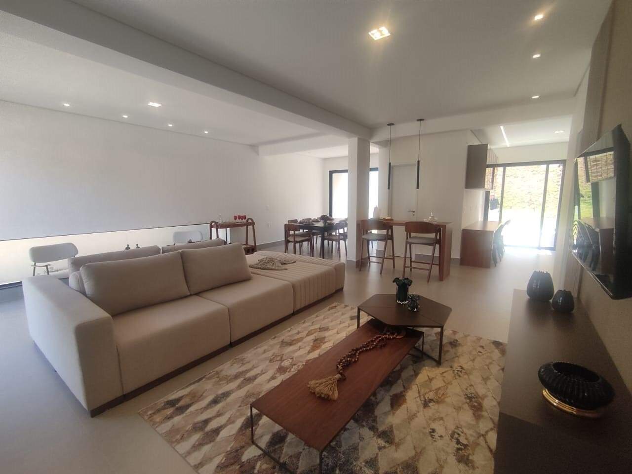 Casa em condomínio para aluguel no Enseada das Garças: 