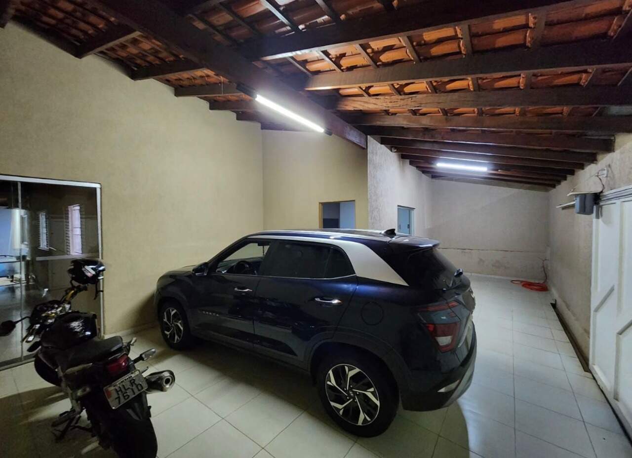 Casa à venda no Jardim Elza Amuí III: 