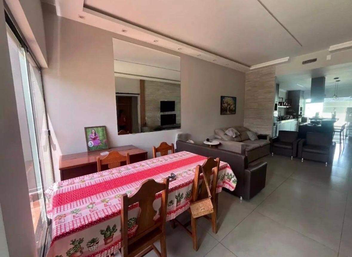 Casa à venda no Mercês: 
