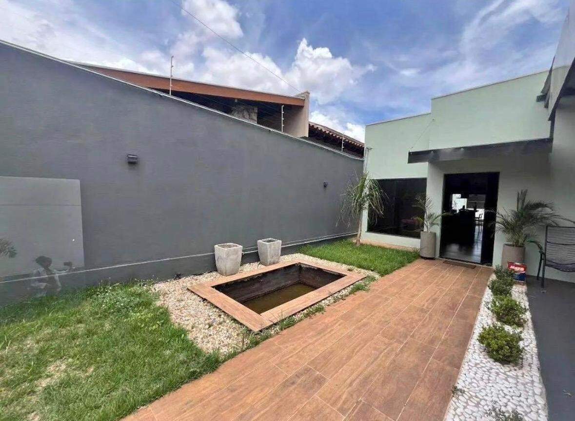 Casa à venda no Mercês: 
