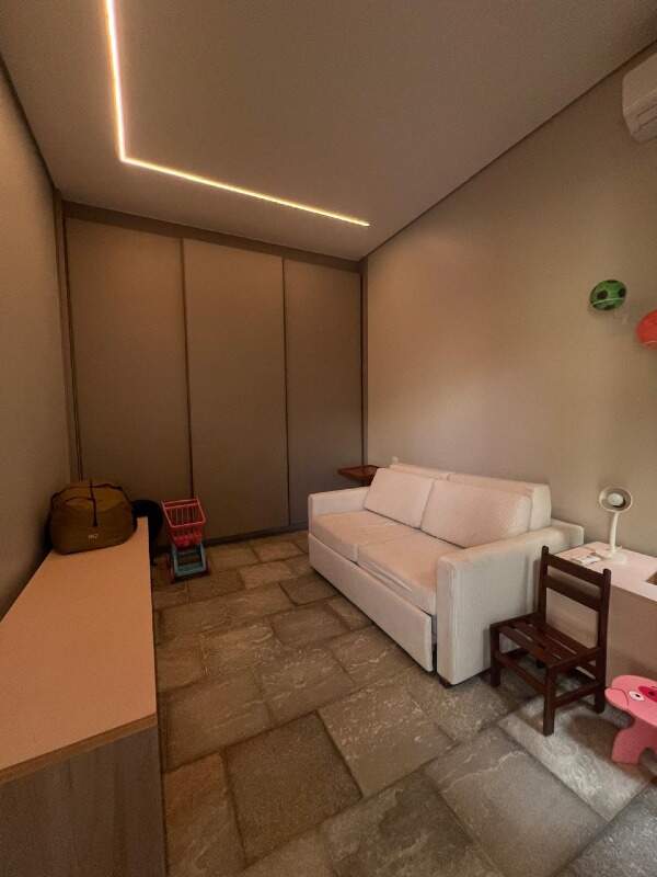 Casa à venda no Mercês: 