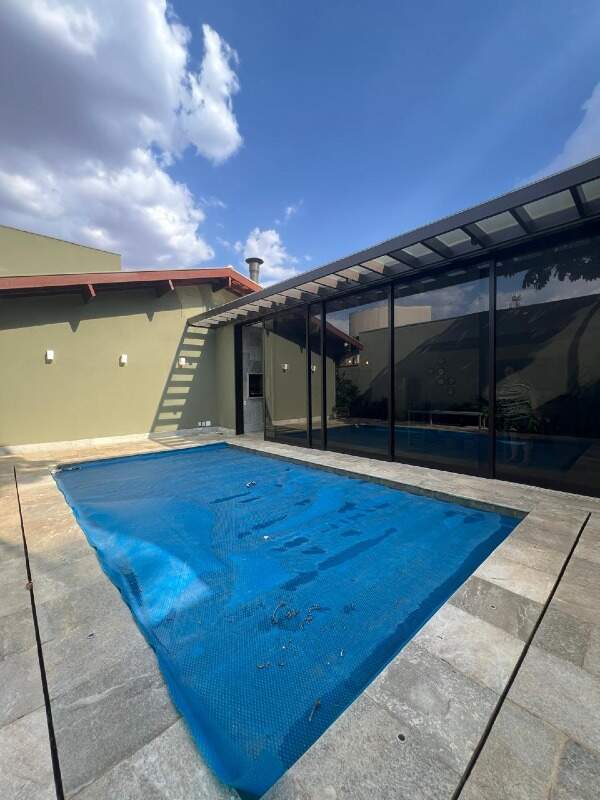 Casa à venda no Mercês: 