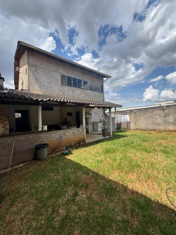 Sobrado para aluguel no Residencial Aquários: 