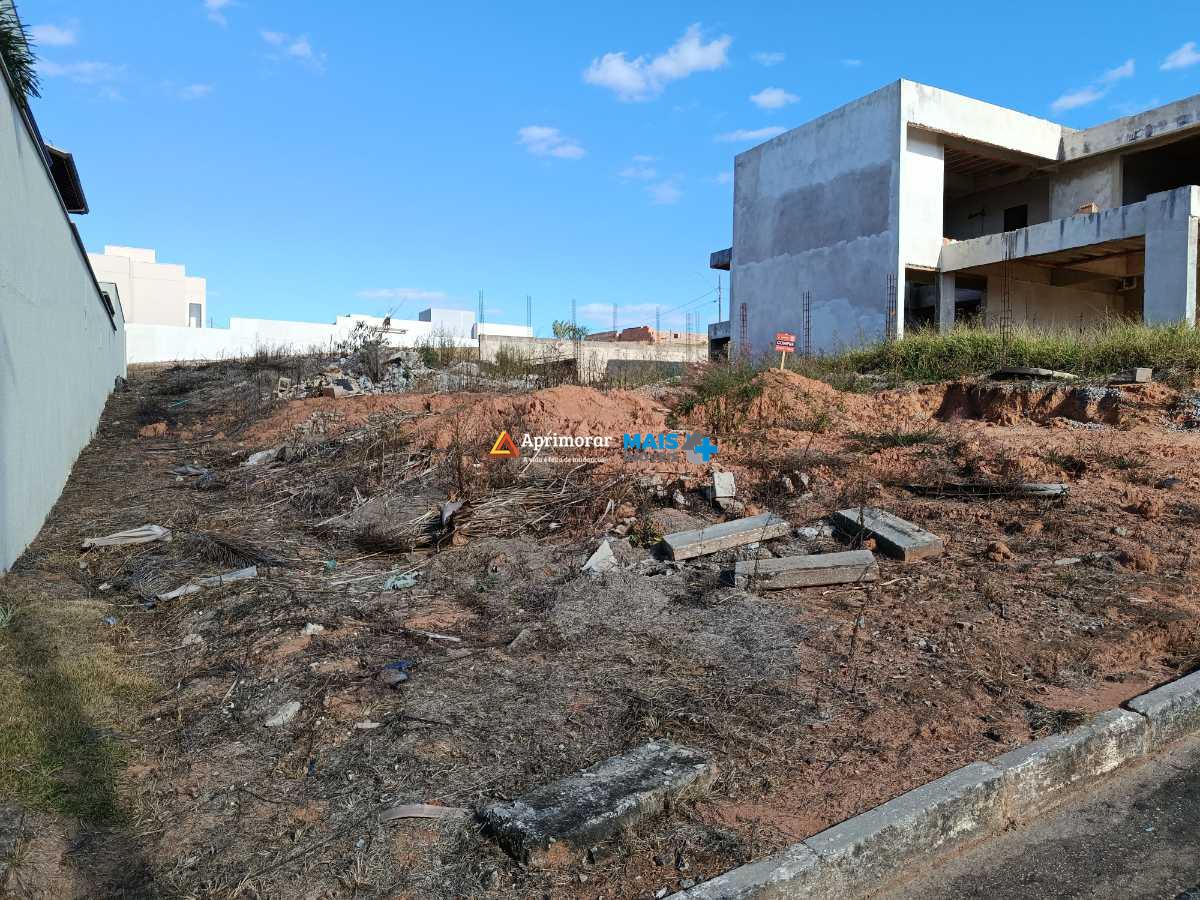 Lote em condomínio à venda no Condomínio Villa Rica: 