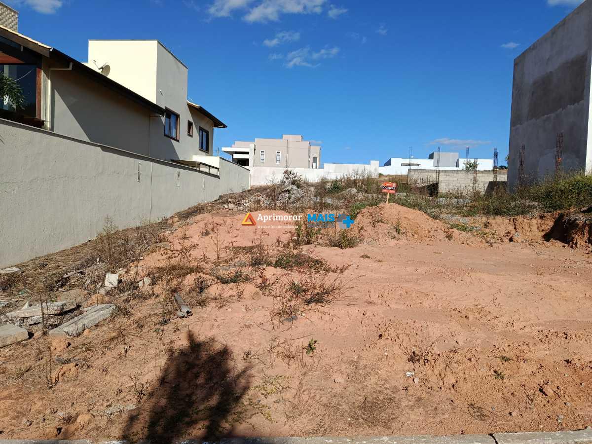 Lote em condomínio à venda no Condomínio Villa Rica: 