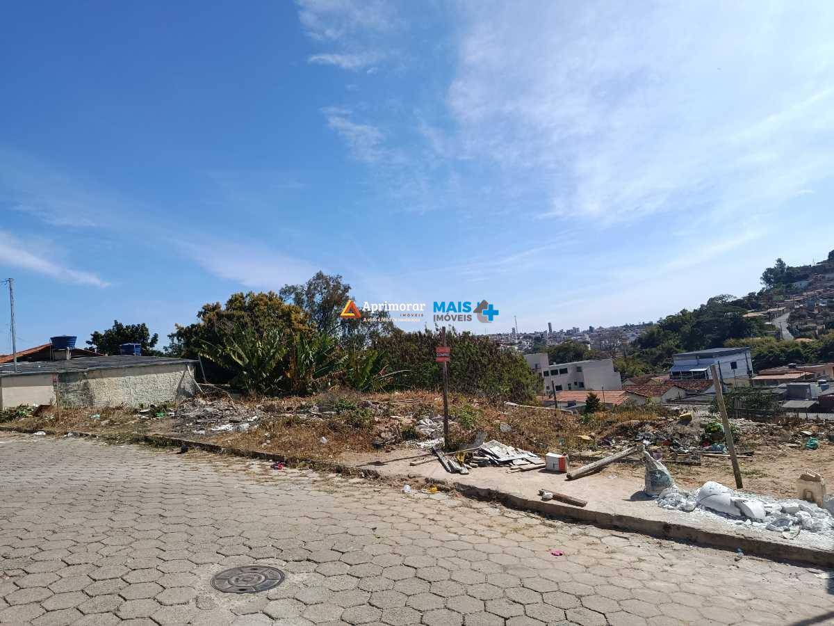 Lote à venda no Oscar Faria Lobato: 