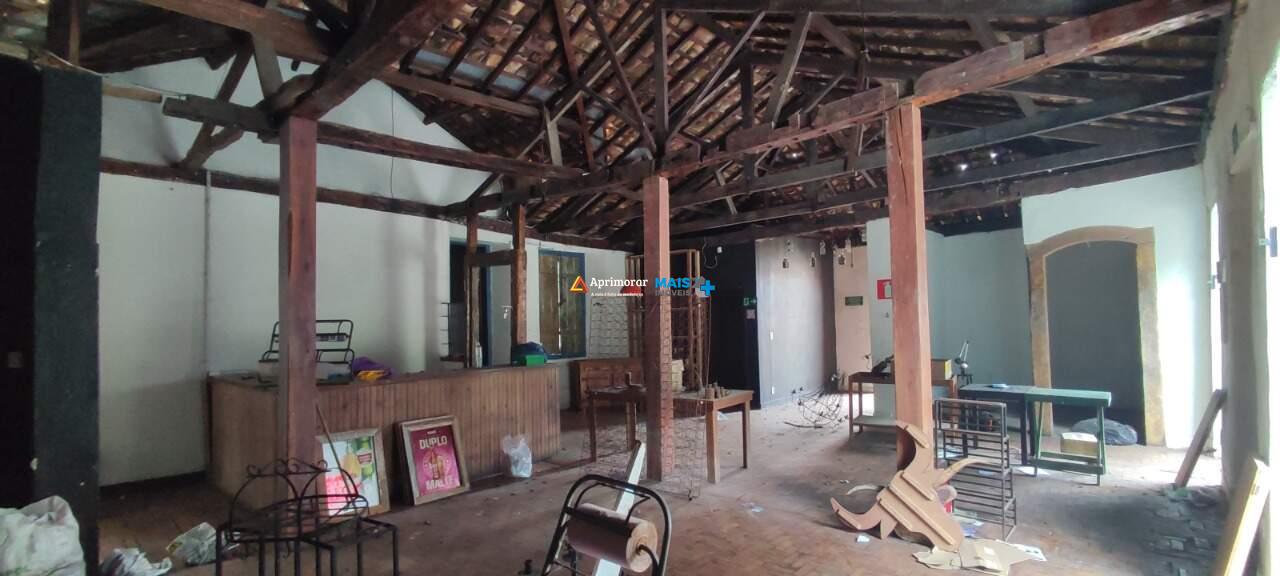 Casa comercial para aluguel no Centro: 