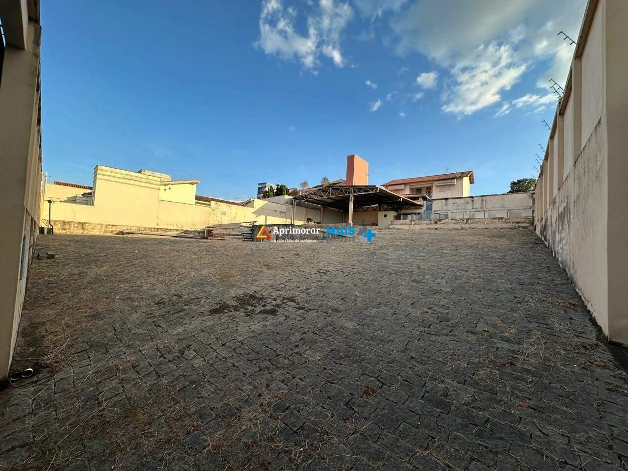 Lote Comercial para aluguel no Centro: 