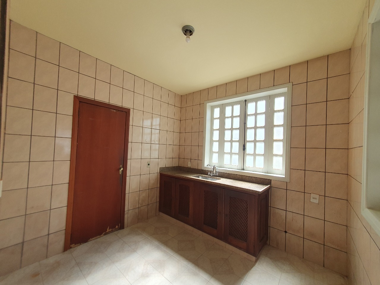 Casa para aluguel no Sinhaninha: 