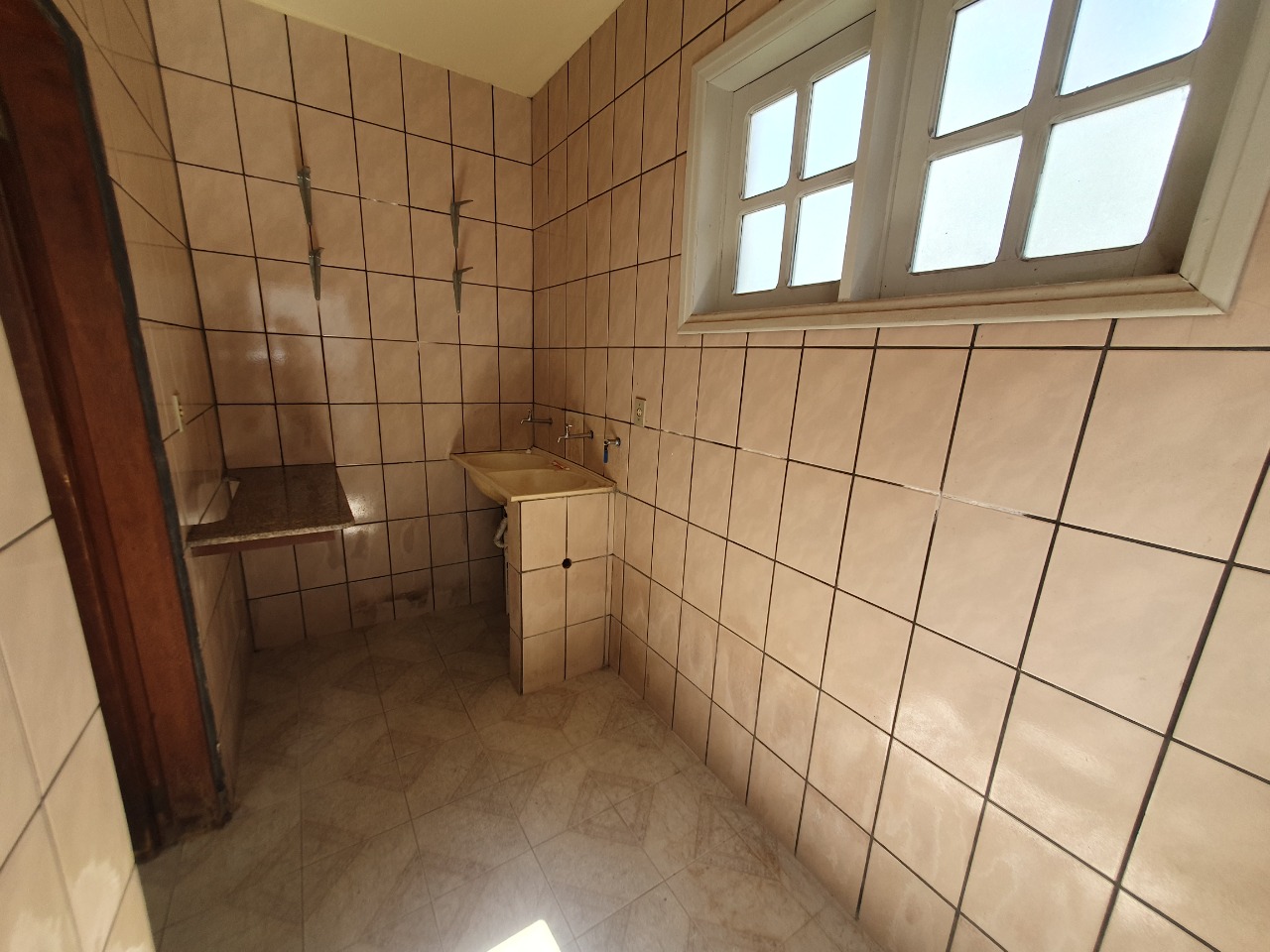 Casa para aluguel no Sinhaninha: 