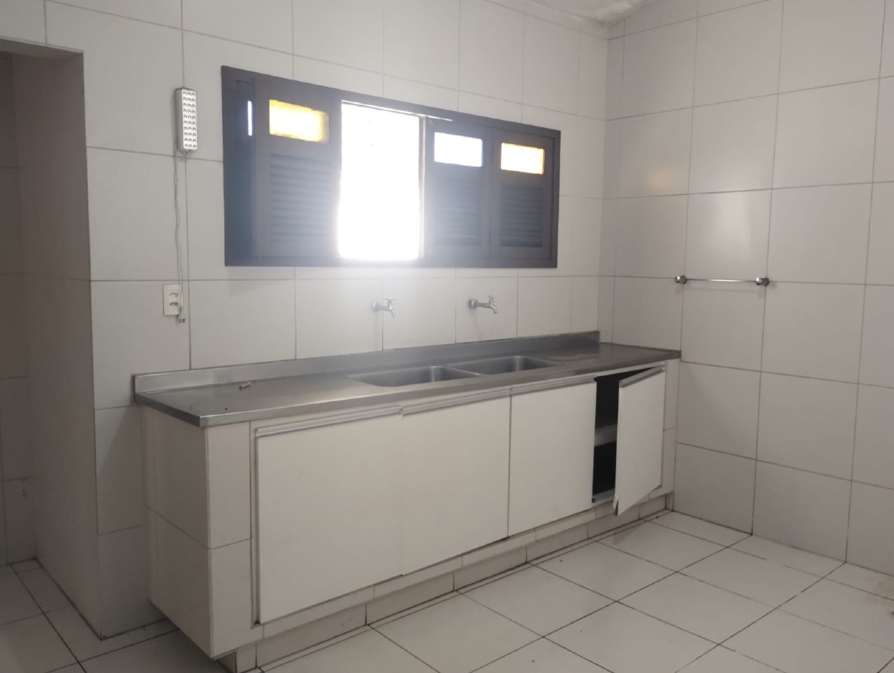 Casa comercial para aluguel no Expedicionários: 