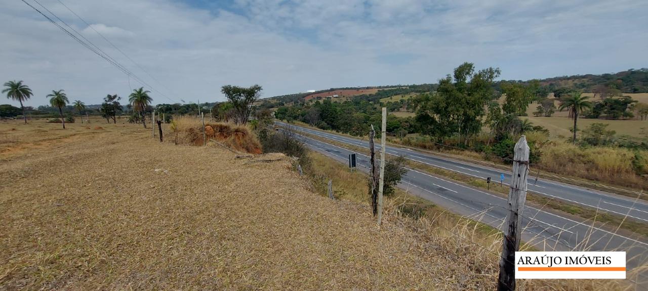 AREA à venda no Santa Maria: 