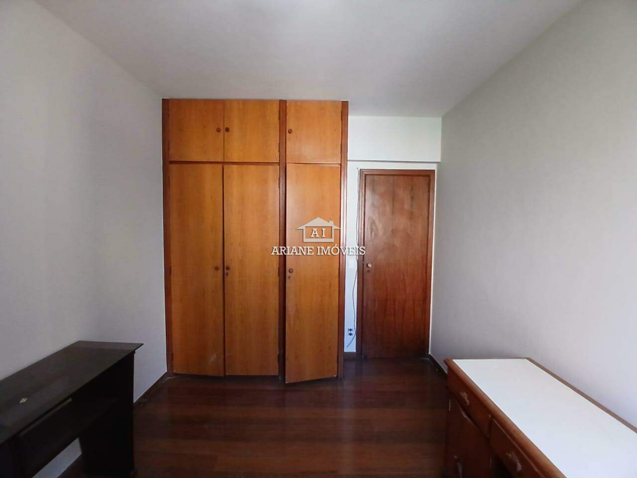 Apartamento para alugar com 4 quartos, 241m² - Foto 8