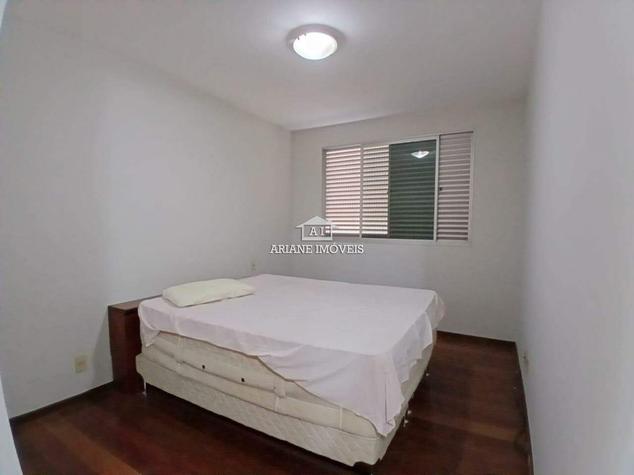 Apartamento para alugar com 4 quartos, 241m² - Foto 12