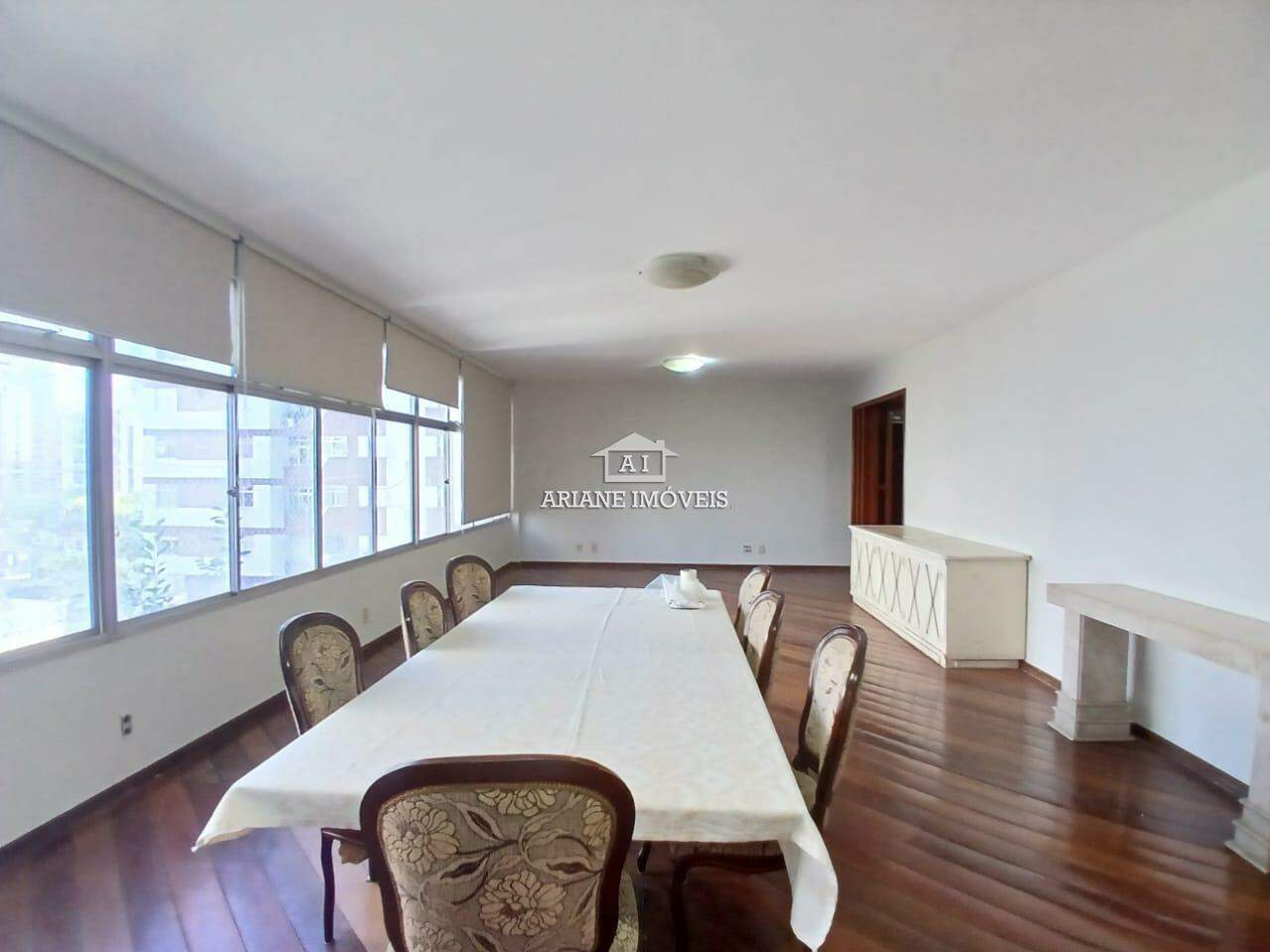 Apartamento para alugar com 4 quartos, 241m² - Foto 3