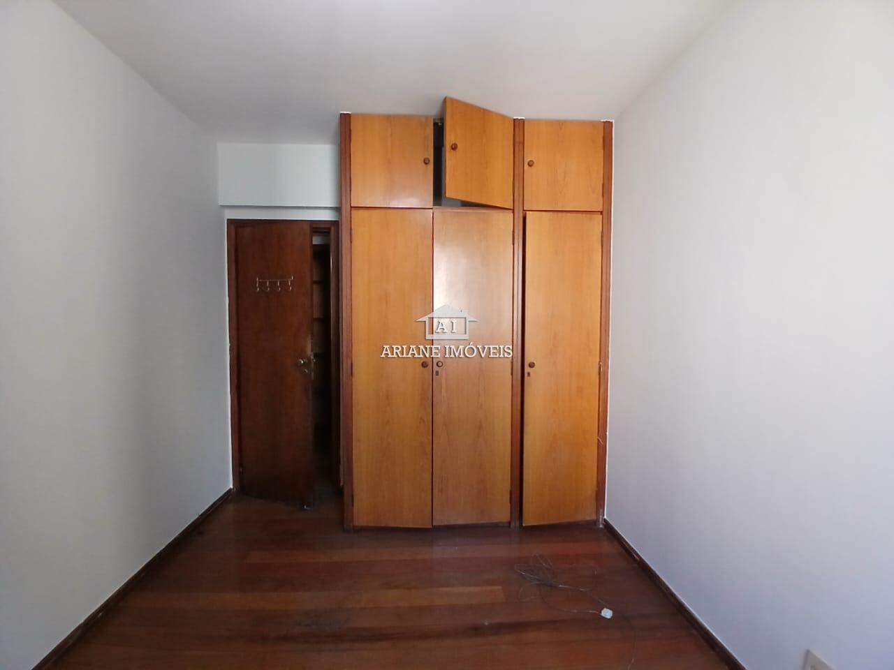 Apartamento para alugar com 4 quartos, 241m² - Foto 11