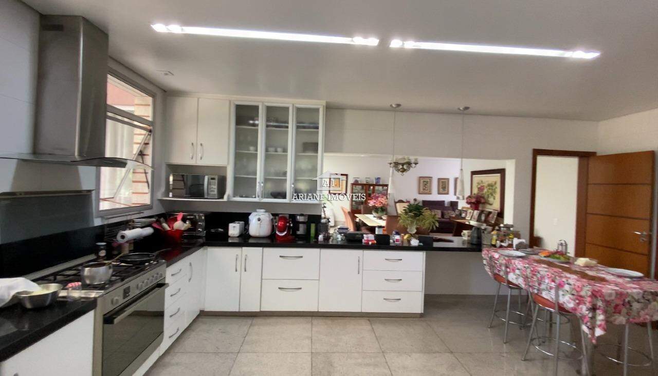 Casa à venda com 4 quartos, 560m² - Foto 17