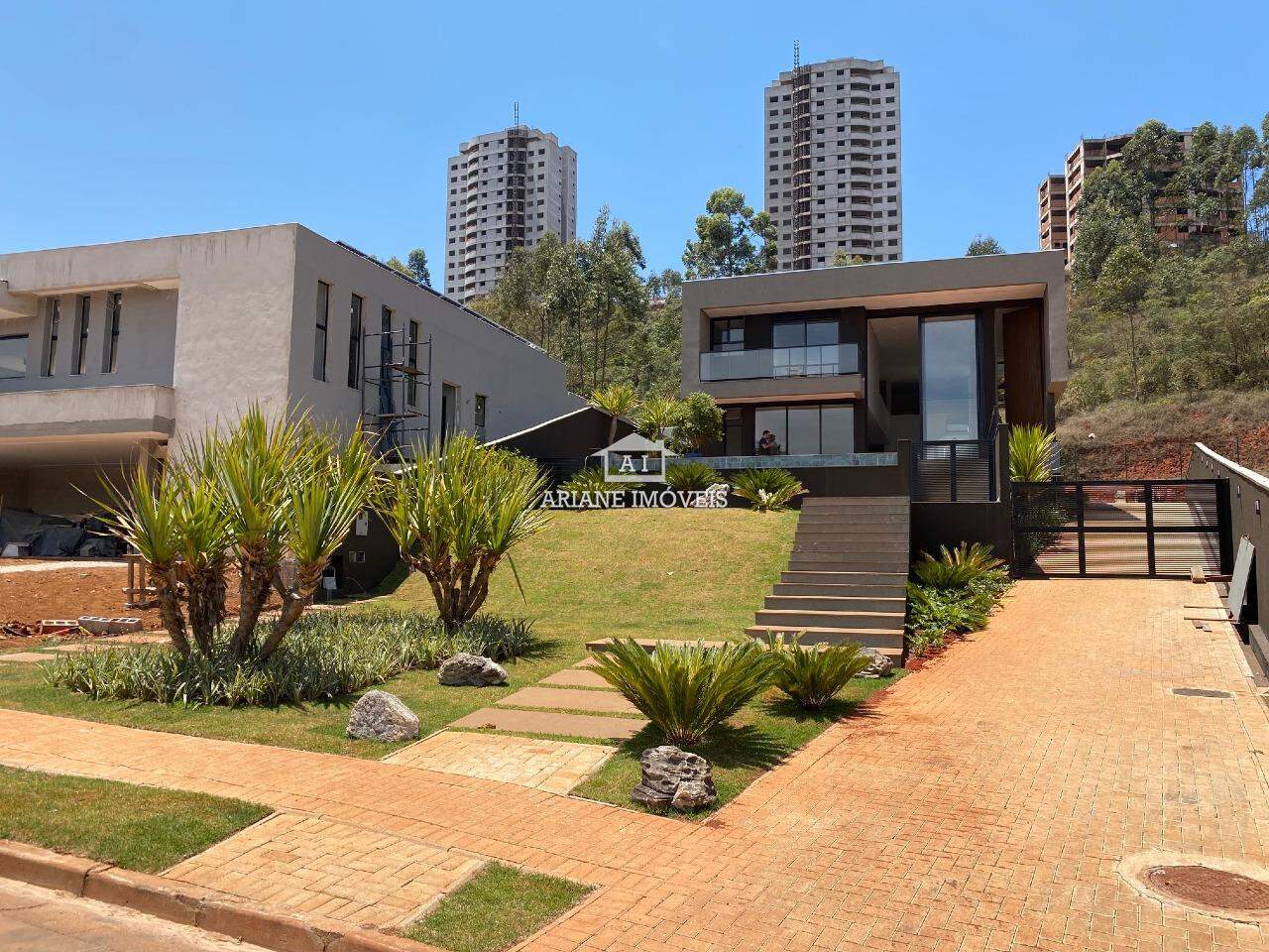 Casa de Condomínio à venda com 4 quartos, 440m² - Foto 1