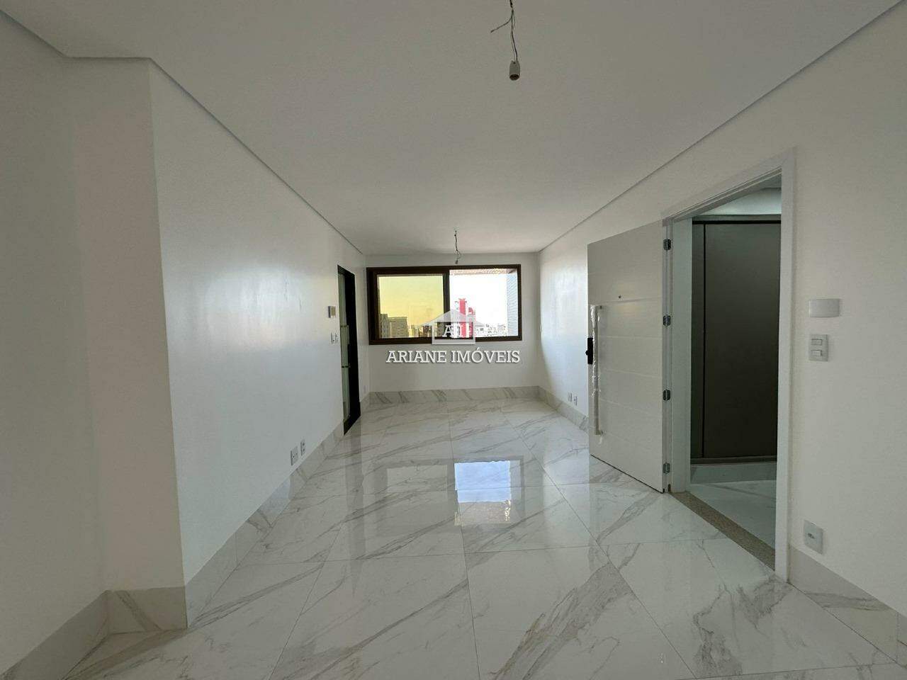 Apartamento à venda com 3 quartos, 87m² - Foto 2