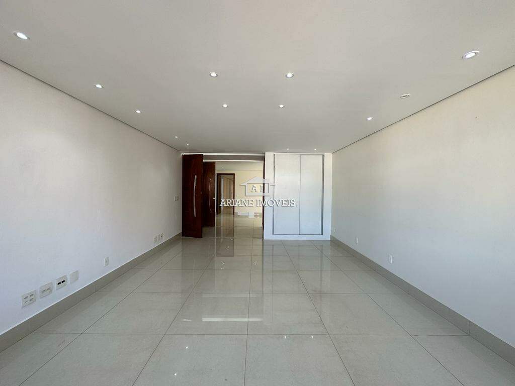 Apartamento à venda com 4 quartos, 180m² - Foto 4