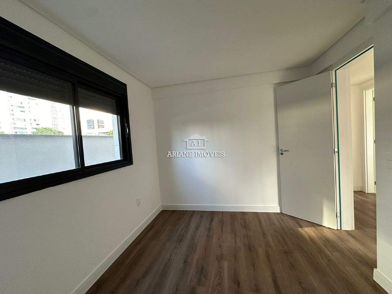 Apartamento à venda com 3 quartos, 76m² - Foto 2