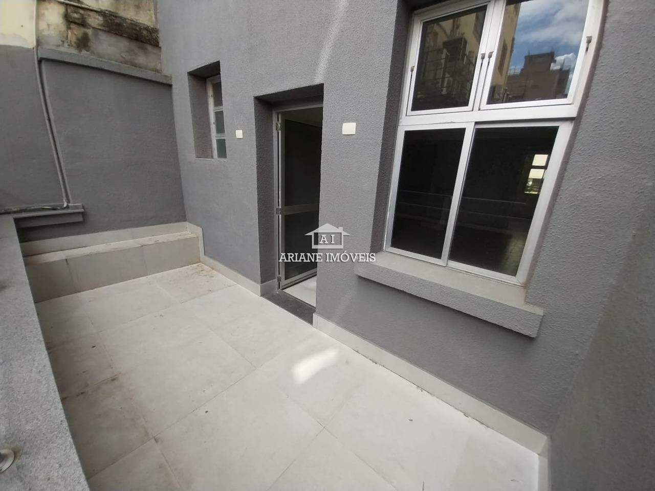 Apartamento à venda com 2 quartos, 64m² - Foto 1