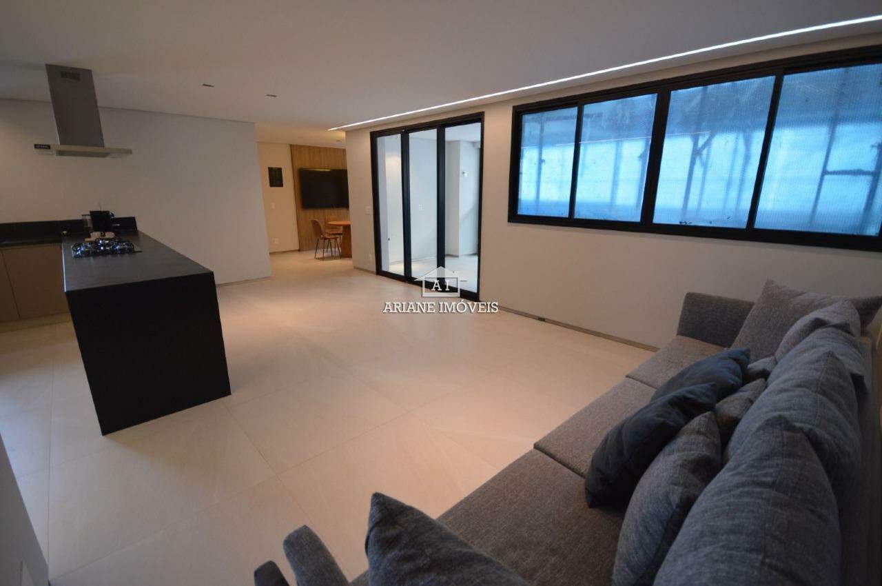 Apartamento à venda com 3 quartos, 137m² - Foto 1