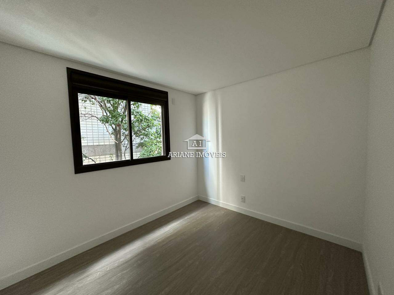 Apartamento à venda com 3 quartos, 94m² - Foto 4